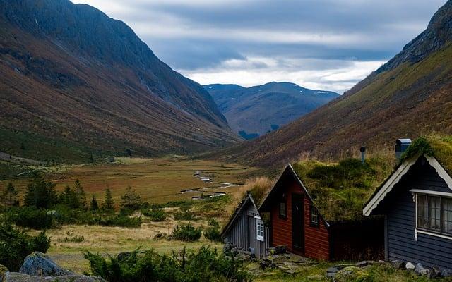 Top Hiking Adventures to Explore in the Alps This Year Top Hiking Adventures to Explore in the Alps This Year